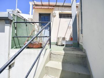 CASA EN VENTA LA PLATA 3 DORMITORIOS Y ESTUDIO