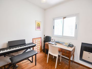 CASA EN VENTA LA PLATA 3 DORMITORIOS Y ESTUDIO