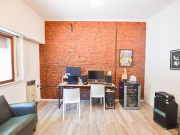 CASA EN VENTA LA PLATA 3 DORMITORIOS Y ESTUDIO