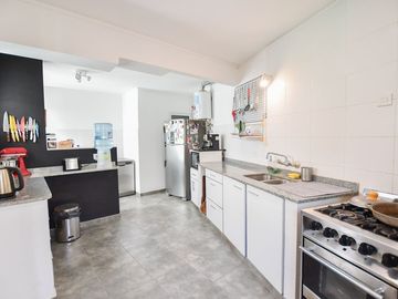 CASA EN VENTA LA PLATA 3 DORMITORIOS Y ESTUDIO