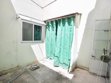 CASA EN VENTA LA PLATA 3 DORMITORIOS Y ESTUDIO