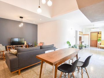 CASA EN VENTA LA PLATA 3 DORMITORIOS Y ESTUDIO