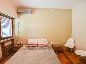 CASA EN VENTA LA PLATA 3 DORMITORIOS Y ESTUDIO