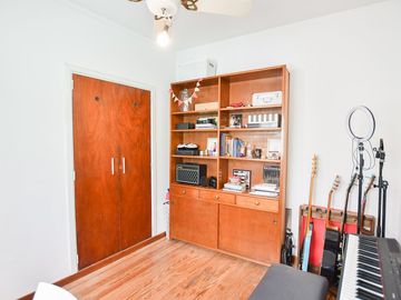 CASA EN VENTA LA PLATA 3 DORMITORIOS Y ESTUDIO