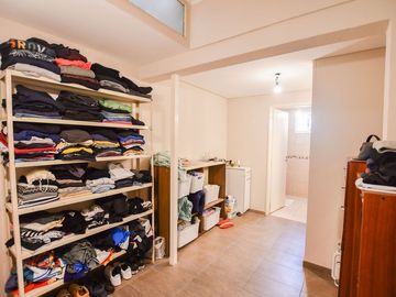 CASA EN VENTA LA PLATA 3 DORMITORIOS Y ESTUDIO