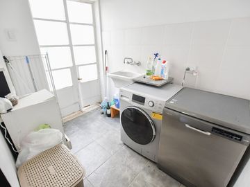 CASA EN VENTA LA PLATA 3 DORMITORIOS Y ESTUDIO