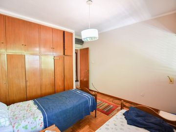 CASA EN VENTA LA PLATA 3 DORMITORIOS Y ESTUDIO