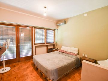 CASA EN VENTA LA PLATA 3 DORMITORIOS Y ESTUDIO