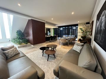 CASA EN VENTA  EN LAGOS DE JURIQUILLA