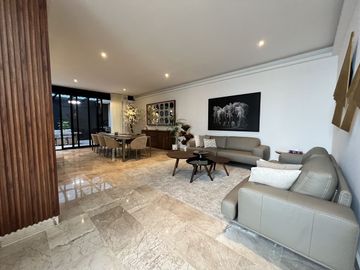CASA EN VENTA  EN LAGOS DE JURIQUILLA