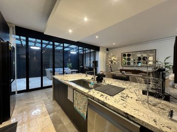 CASA EN VENTA  EN LAGOS DE JURIQUILLA