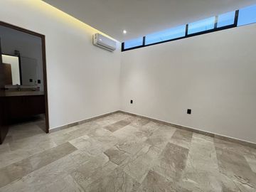 CASA EN VENTA  EN LAGOS DE JURIQUILLA