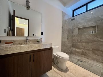 CASA EN VENTA  EN LAGOS DE JURIQUILLA