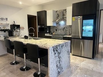 CASA EN VENTA  EN LAGOS DE JURIQUILLA