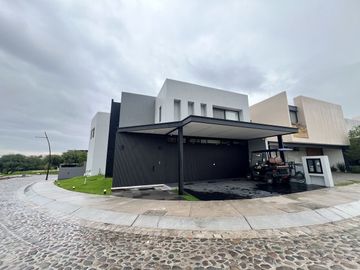 CASA EN VENTA  EN LAGOS DE JURIQUILLA