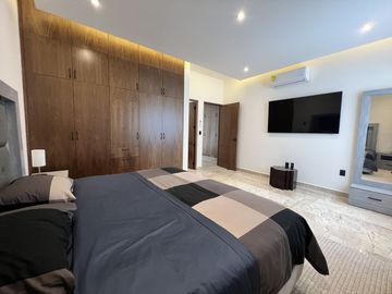CASA EN VENTA  EN LAGOS DE JURIQUILLA