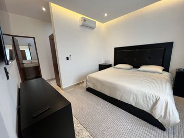 CASA EN VENTA  EN LAGOS DE JURIQUILLA