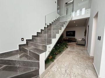 CASA EN VENTA  EN LAGOS DE JURIQUILLA