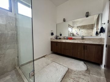 CASA EN VENTA  EN LAGOS DE JURIQUILLA