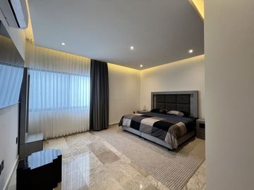 CASA EN VENTA  EN LAGOS DE JURIQUILLA