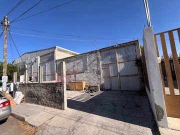 TERRENO COMERCIAL DE 250M2 CON BARDA PERIMETRAL, UBICACIÓN ESTRATÉGICA EN SATÉLITE, Querétaro.