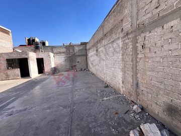 TERRENO COMERCIAL DE 250M2 CON BARDA PERIMETRAL, UBICACIÓN ESTRATÉGICA EN SATÉLITE, Querétaro.