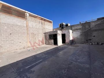 TERRENO COMERCIAL DE 250M2 CON BARDA PERIMETRAL, UBICACIÓN ESTRATÉGICA EN SATÉLITE, Querétaro.