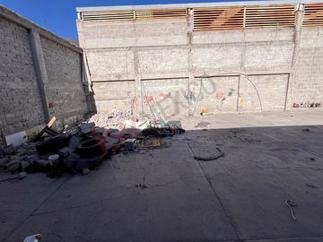 TERRENO COMERCIAL DE 250M2 CON BARDA PERIMETRAL, UBICACIÓN ESTRATÉGICA EN SATÉLITE, Querétaro.