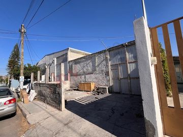 TERRENO COMERCIAL DE 250M2 CON BARDA PERIMETRAL, UBICACIÓN ESTRATÉGICA EN SATÉLITE, Querétaro.