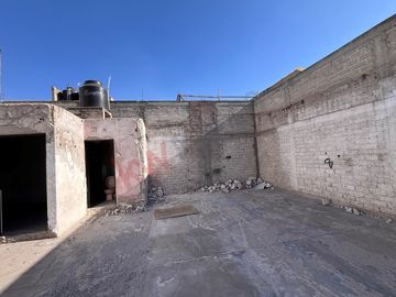 TERRENO COMERCIAL DE 250M2 CON BARDA PERIMETRAL, UBICACIÓN ESTRATÉGICA EN SATÉLITE, Querétaro.