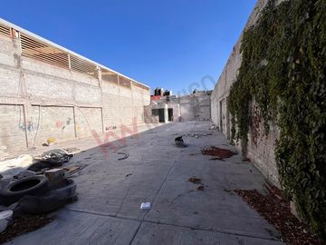 TERRENO COMERCIAL DE 250M2 CON BARDA PERIMETRAL, UBICACIÓN ESTRATÉGICA EN SATÉLITE, Querétaro.