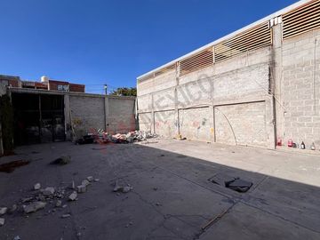 TERRENO COMERCIAL DE 250M2 CON BARDA PERIMETRAL, UBICACIÓN ESTRATÉGICA EN SATÉLITE, Querétaro.