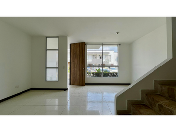Extraordinaria casa con estilo moderno en sector la Macarena.Dosquebradas-Colombia.