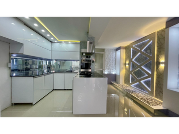 Oportunidad I Extraordinaria casa remodelada en el Pueblito Cafetero con 154 m2, 3 alcobas y 4 baños.  Av. Sur. Pereira - Colombia.