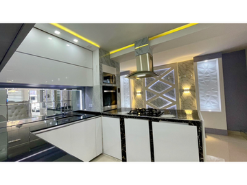 Oportunidad I Extraordinaria casa remodelada en el Pueblito Cafetero con 154 m2, 3 alcobas y 4 baños.  Av. Sur. Pereira - Colombia.