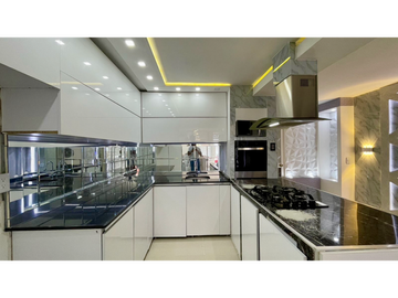 Oportunidad I Extraordinaria casa remodelada en el Pueblito Cafetero con 154 m2, 3 alcobas y 4 baños.  Av. Sur. Pereira - Colombia.