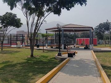 CASA DE  2 PISOS FRENTE A PARQUE EN STO. DOMINGO DE CARABAYLLO