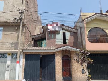 CASA DE  2 PISOS FRENTE A PARQUE EN STO. DOMINGO DE CARABAYLLO
