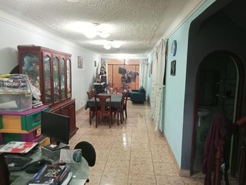 CASA DE  2 PISOS FRENTE A PARQUE EN STO. DOMINGO DE CARABAYLLO