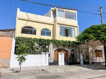 DEPARTAMENTO EN VENTA EN MAGDALENA DEL MAR CASA EN BAJOS 216M