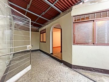 Casa como terreno en San Isidro