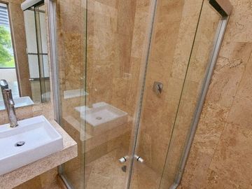Venta de casa en esquina, Parque Aguascalientes Lomas de Angelopolis Puebla
