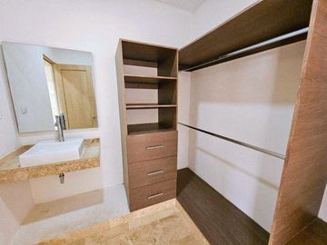 Venta de casa en esquina, Parque Aguascalientes Lomas de Angelopolis Puebla