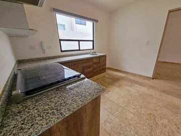 Venta de casa en esquina, Parque Aguascalientes Lomas de Angelopolis Puebla