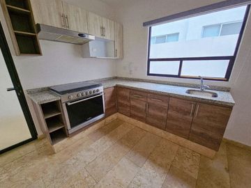 Venta de casa en esquina, Parque Aguascalientes Lomas de Angelopolis Puebla
