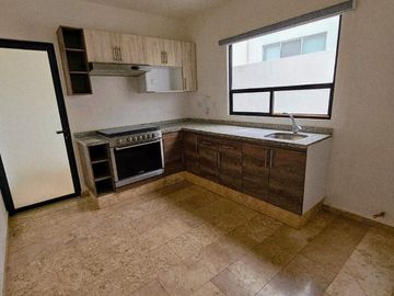 Venta de casa en esquina, Parque Aguascalientes Lomas de Angelopolis Puebla