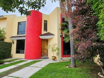 CASA EN VENTA EN ZEREZOTLA CHOLULA CON AMPLIO JARDIN