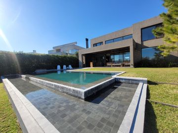 Impecable casa en Barbarita a la laguna