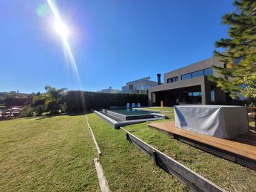 Impecable casa en Barbarita a la laguna
