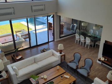 Impecable casa en Barbarita a la laguna